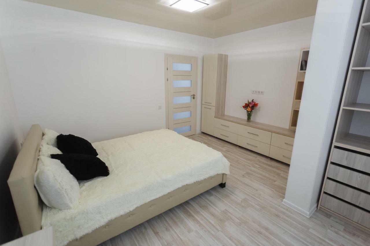 Апартаменты Вероника Kamianets-Podilskyi Ngoại thất bức ảnh