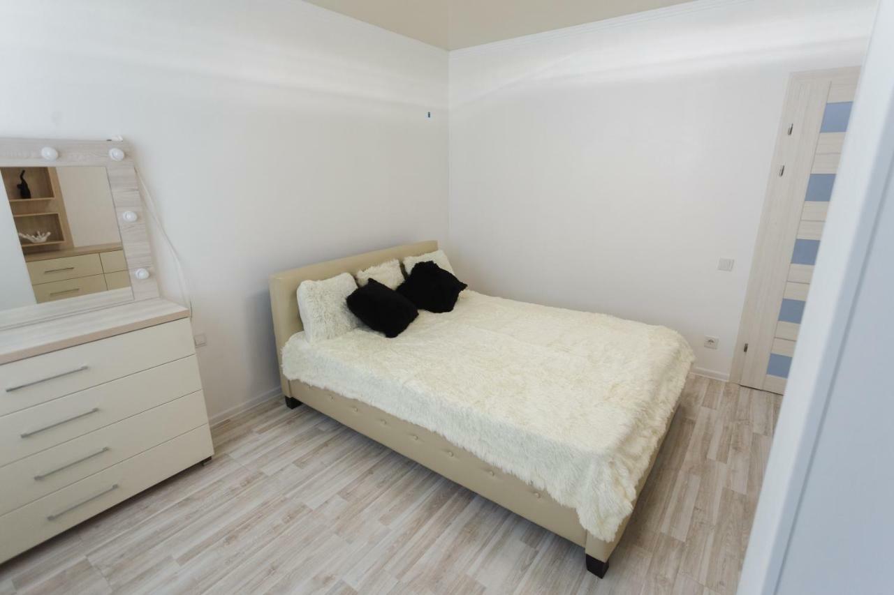 Апартаменты Вероника Kamianets-Podilskyi Ngoại thất bức ảnh