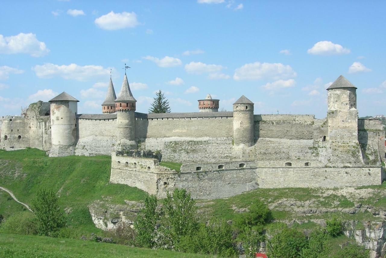 Апартаменты Вероника Kamianets-Podilskyi Ngoại thất bức ảnh